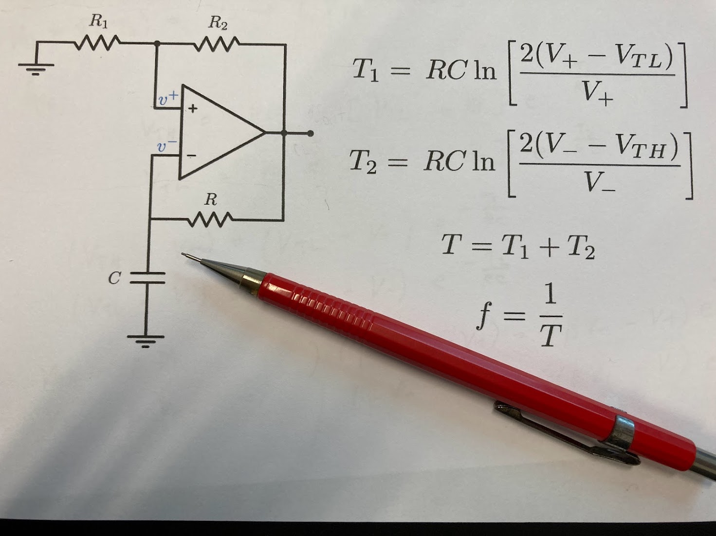 Circuito eletrônico com amplificador operacional utilizado em aula do Domínio Elétrico